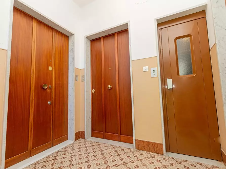 Immagine 46 di Bilocale in vendita  in Via Fratelli Gazzo a Genova