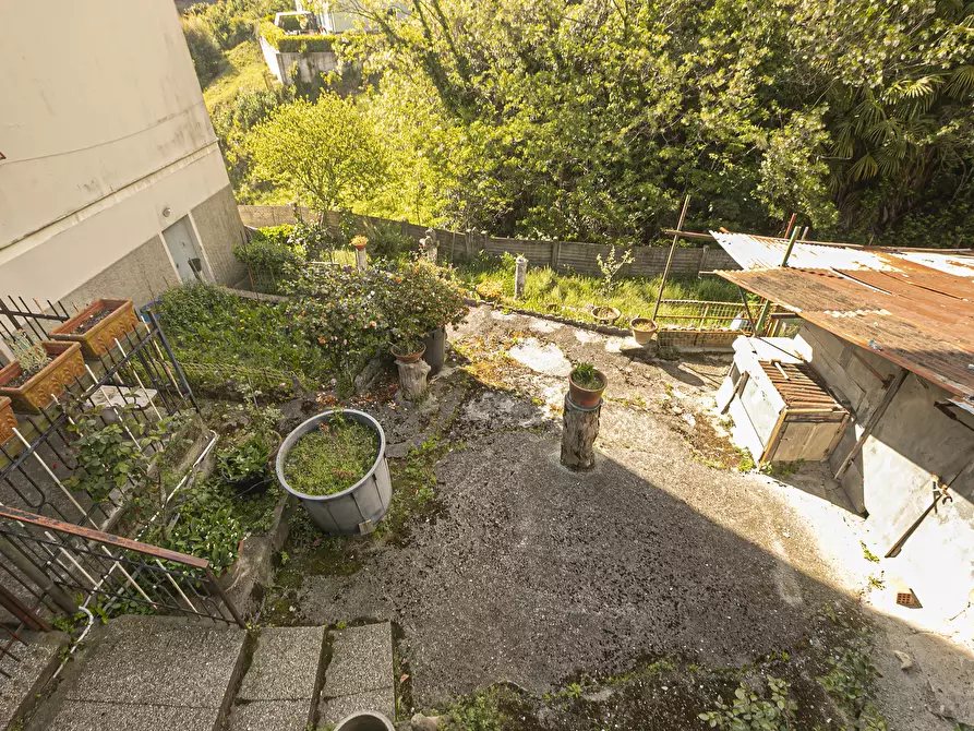 Immagine 30 di Pentalocale in vendita  in via Brodolini 13 a Sant'olcese