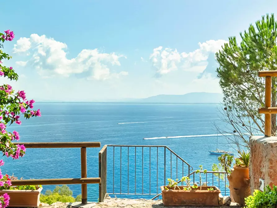 Immagine 1 di Porzione di casa in vendita  in Via Panoramica di Porto Santo Stefano 120 a Monte Argentario