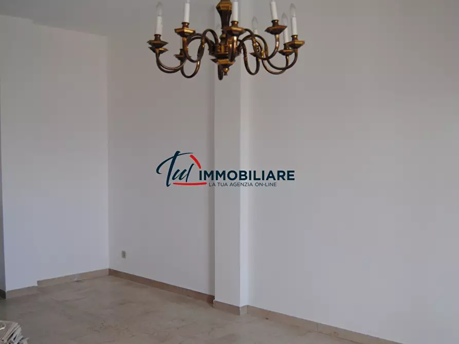 Immagine 12 di Pentalocale in vendita  in Viale Cassa di Risparmio 37 a Livorno