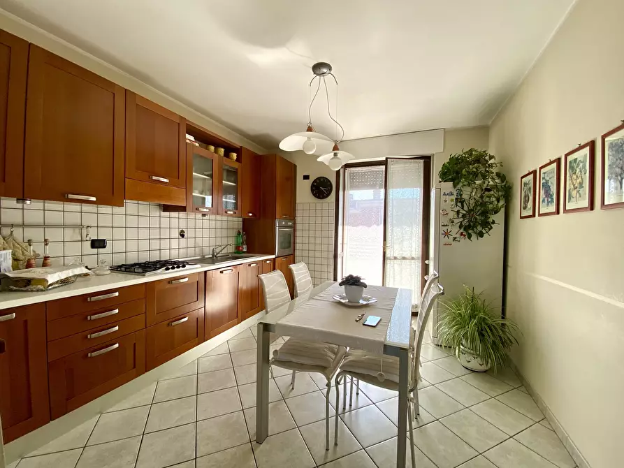 Immagine 5 di Quadrilocale in vendita  in Viale Europa 13 a Grinzane Cavour