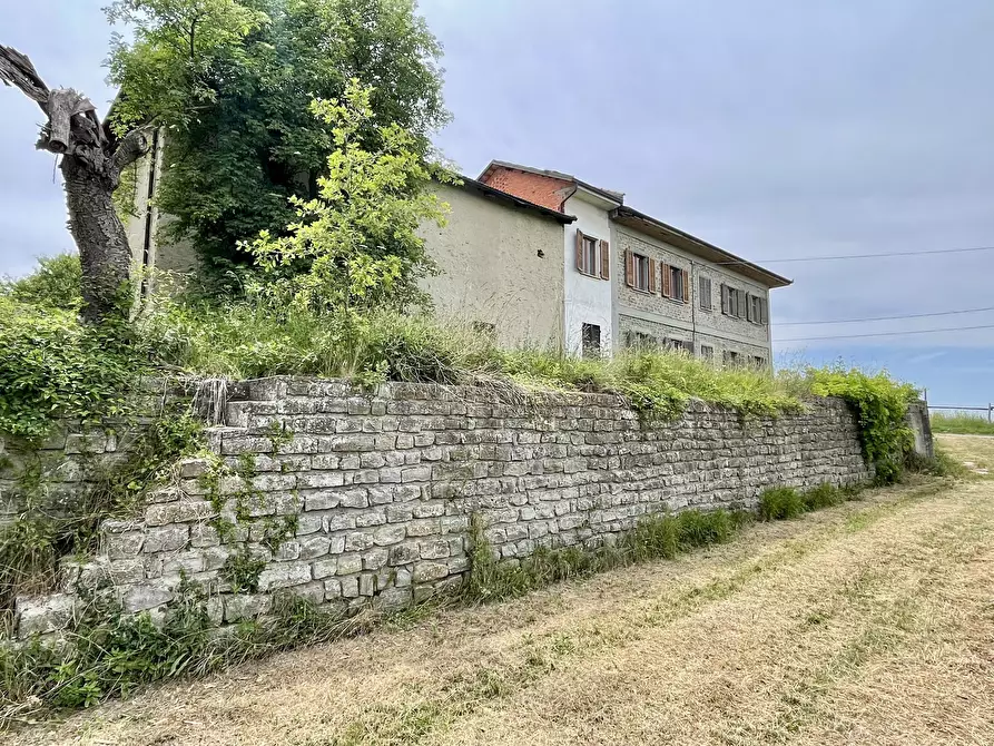 Immagine 26 di Rustico / casale in vendita  in Frazione Villa 8 a Serravalle Langhe