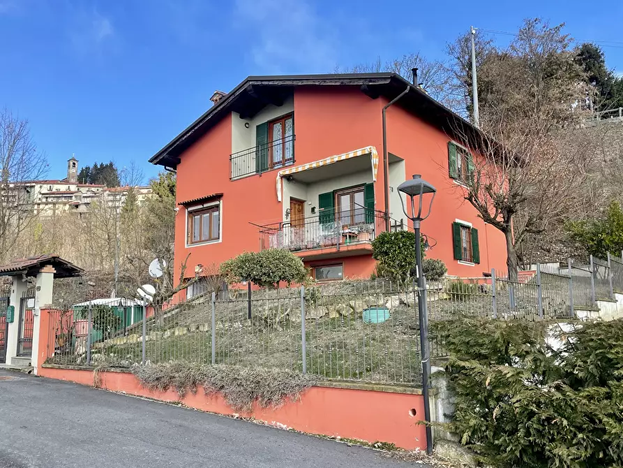 Immagine 1 di Villa in vendita  in Via Arezzana 3 a Mombarcaro
