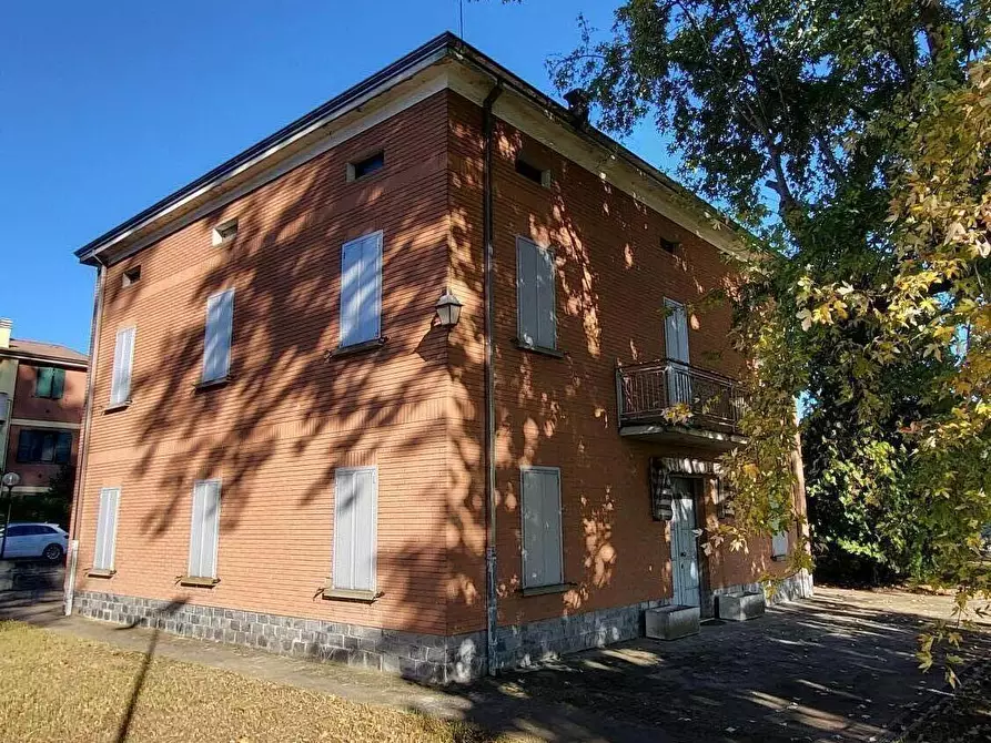 Immagine 49 di Villa in vendita  in Strada Cornazzano 3 a Sissa Trecasali