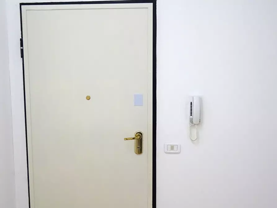 Immagine 8 di Magazzino in vendita  a Senigallia