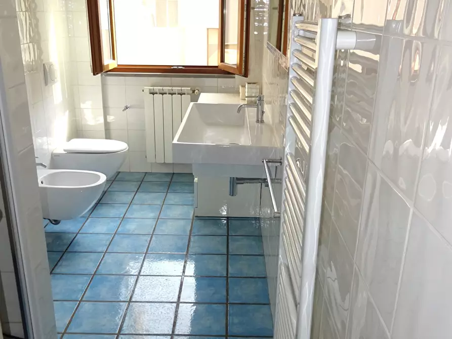 Immagine 10 di Trilocale in vendita  a Senigallia