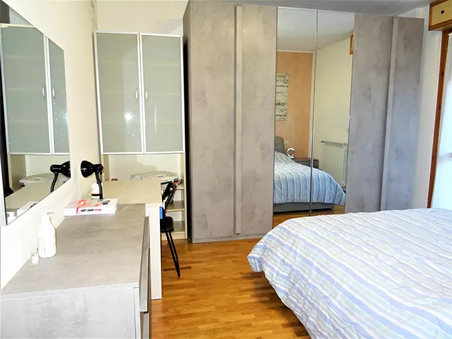 Immagine 6 di Appartamento in vendita  a Senigallia