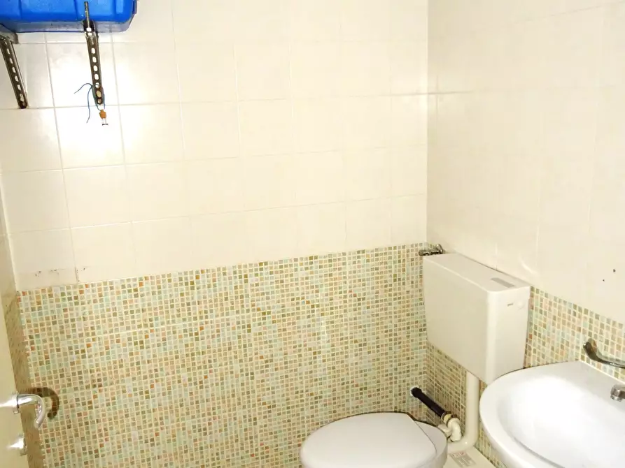 Immagine 17 di Ufficio in vendita  a Senigallia