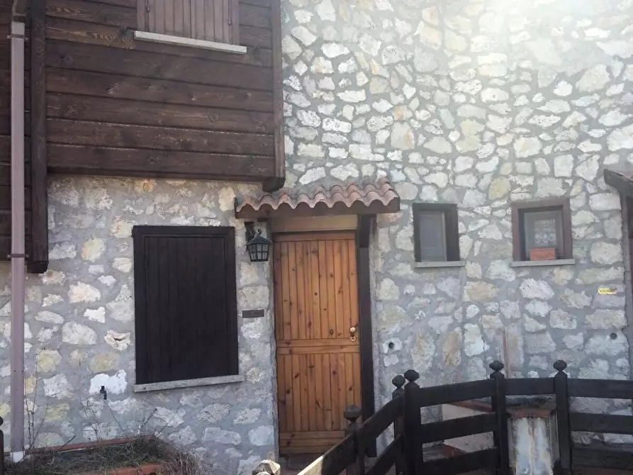 Immagine 7 di Villetta a schiera in vendita  a Rocca Di Mezzo