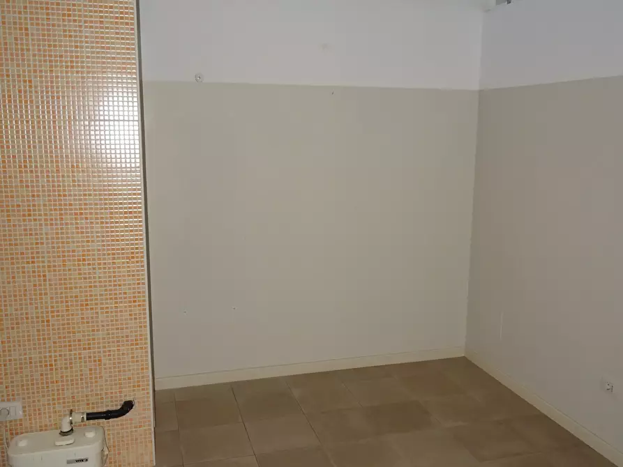 Immagine 19 di Ufficio in vendita  a Senigallia