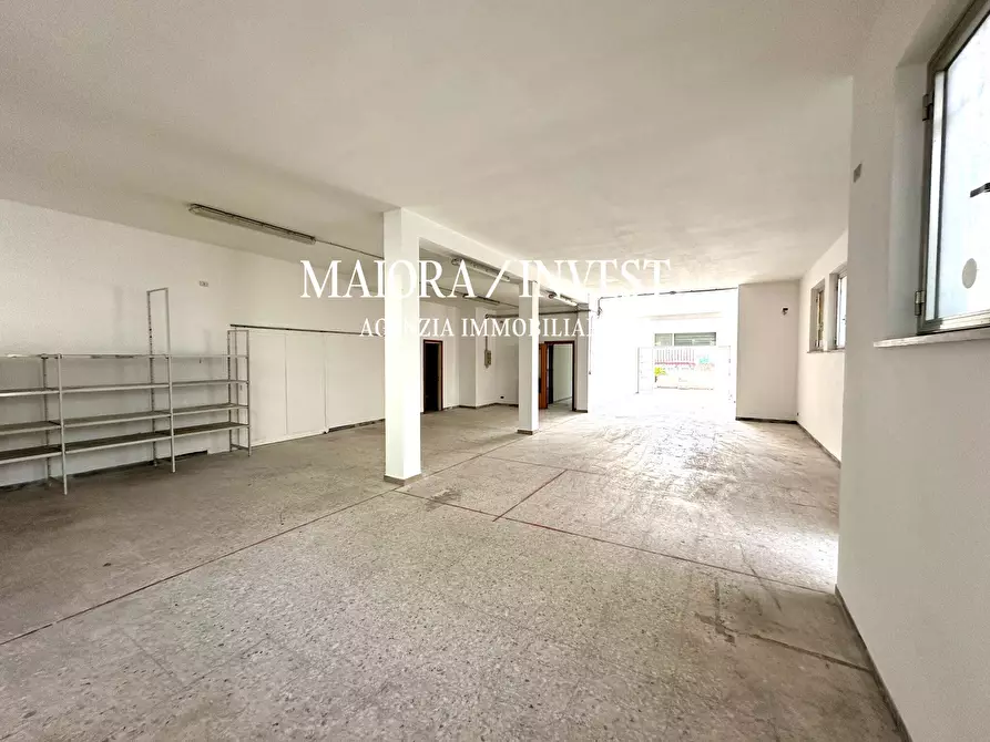 Immagine 4 di Laboratorio in vendita  in via Solferino a Martinsicuro