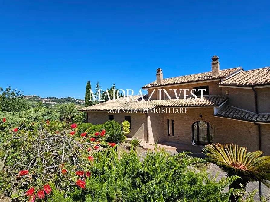 Immagine 41 di Villa in vendita  a Acquaviva Picena