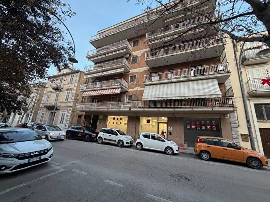 locale di sgombero in vendita a San Benedetto del Tronto
