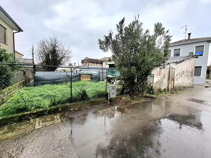Immagine 15 di Porzione di casa in vendita  in Via Ponte del Merlo 95 a Rovigo