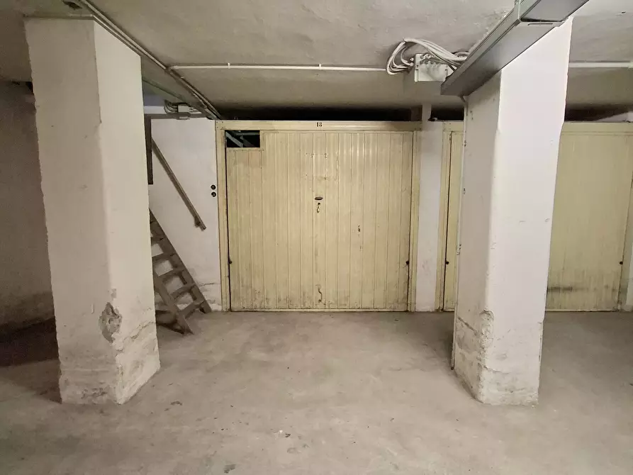 Immagine 1 di Loft/Open space in vendita  in Piazzale Gabriele D'Annunzio 2 a Rovigo