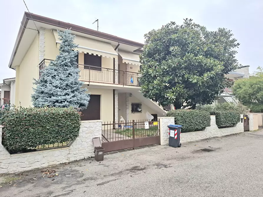 Immagine 2 di Casa bifamiliare in vendita  in Via Martiri di Belfiore 19 a Rovigo