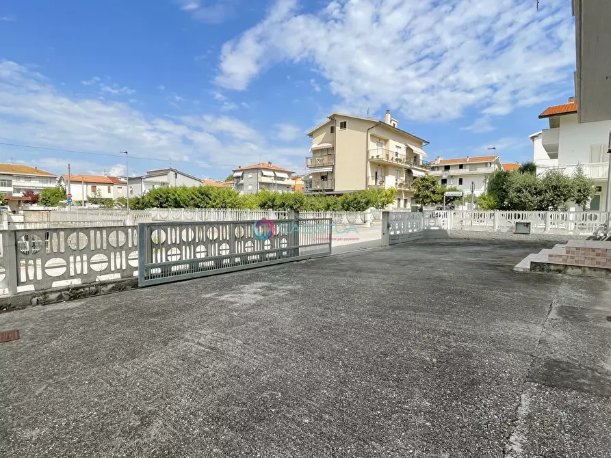 Immagine 10 di Locale commerciale in vendita  a Pineto