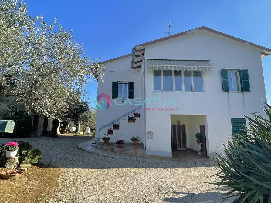 Immagine 41 di Rustico / casale in vendita  a Loreto Aprutino