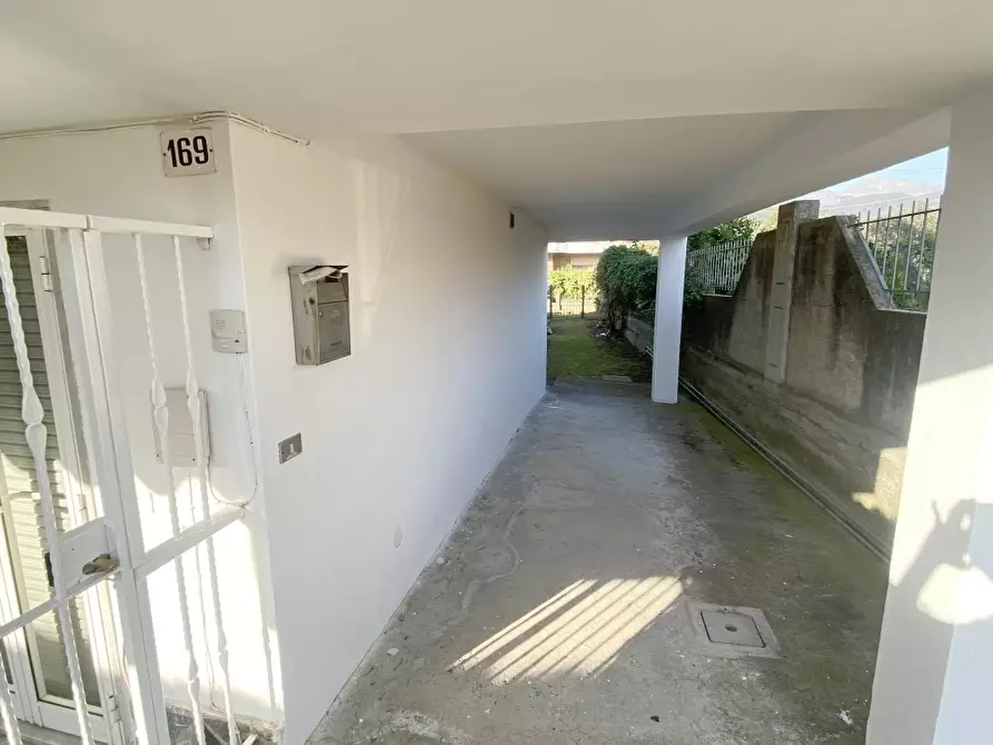 Immagine 3 di Casa trifamiliare in vendita  in Strada Statale 1 189 a Castelnuovo Magra