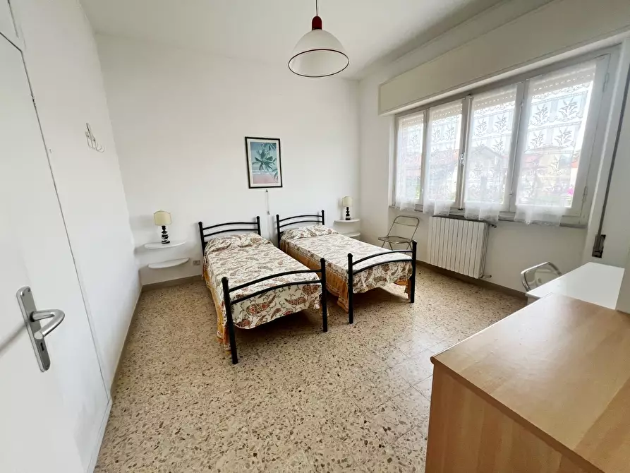 Immagine 14 di Casa trifamiliare in vendita  a Massa