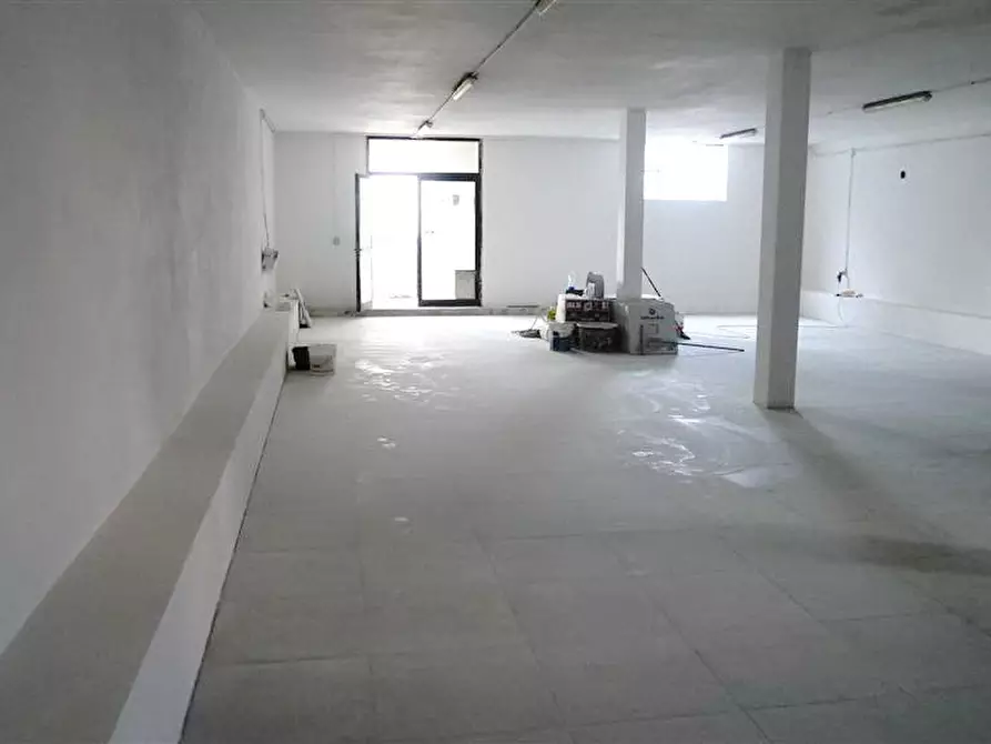 Immagine 5 di Capannone industriale in affitto  a Montignoso