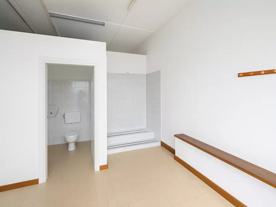 Immagine 4 di Laboratorio in vendita  in Via Europa 94 a Ortonovo