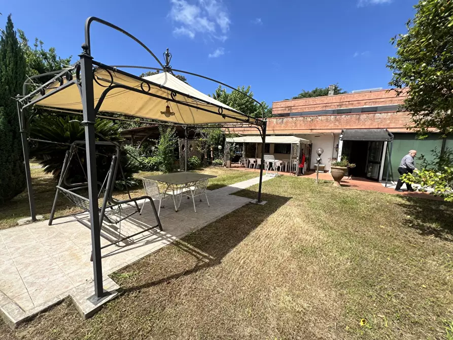Immagine 18 di Villa in vendita  in Via Acquala 40 a Montignoso