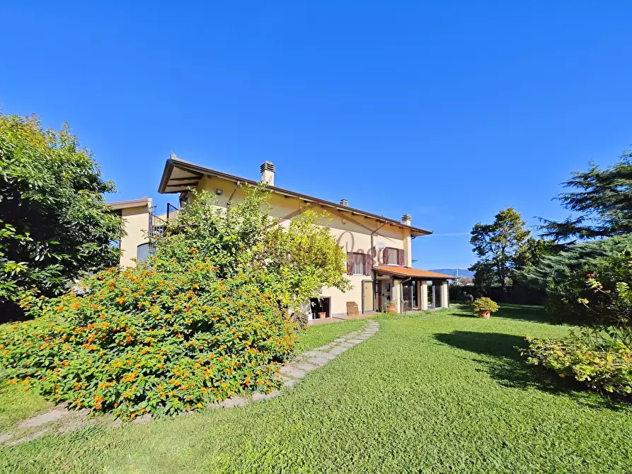 Immagine 1 di Villa in vendita  in Via Forano 9 a Ameglia