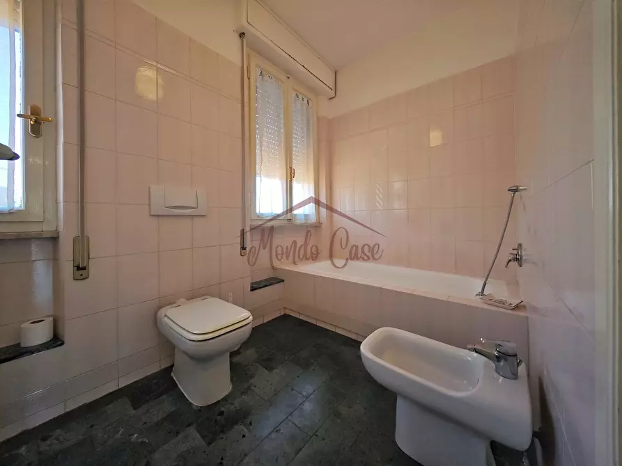Immagine 52 di Attico in vendita  in Viale Eugenio Chiesa 21 a Massa