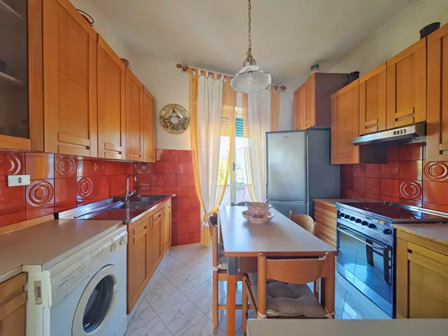 Immagine 14 di Quadrilocale in vendita  in Piazza Giacomo Matteotti 8 a Sarzana