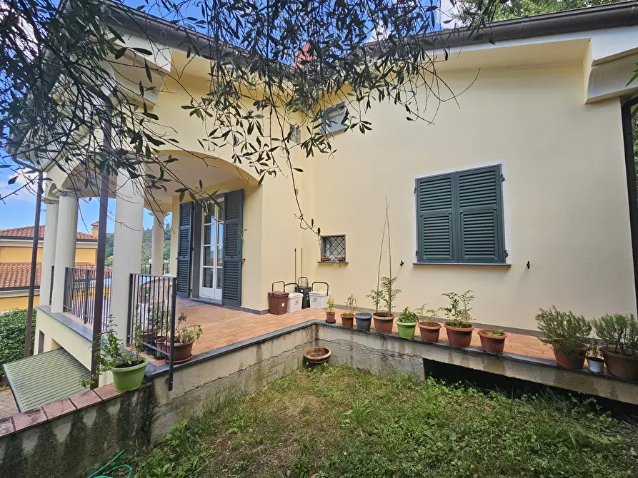 Immagine 51 di Villa in vendita  a Sarzana