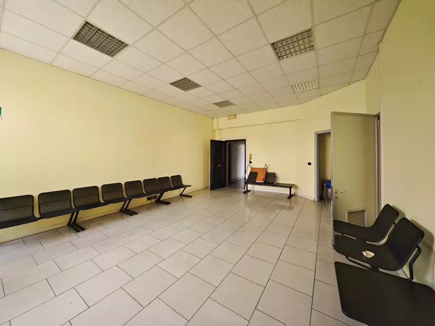 Immagine 4 di Ufficio in vendita  in Via Brigata Partigiana Ugo Muccini 92 a Sarzana