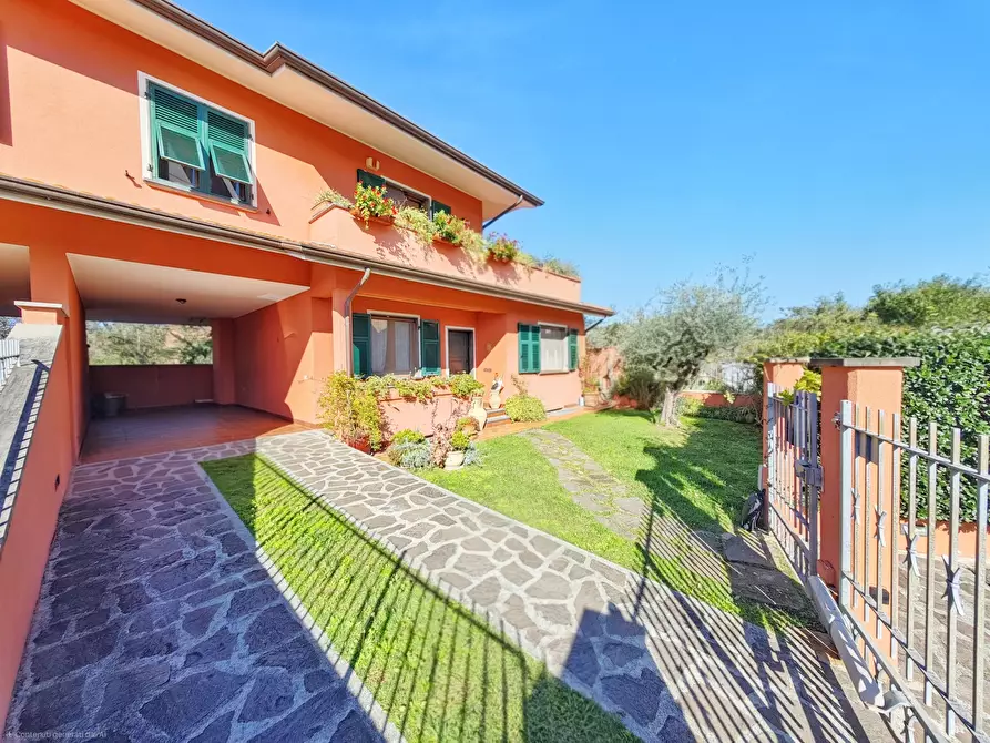 Immagine 1 di Villetta a schiera in vendita  in Via Fonda 11 a Fosdinovo