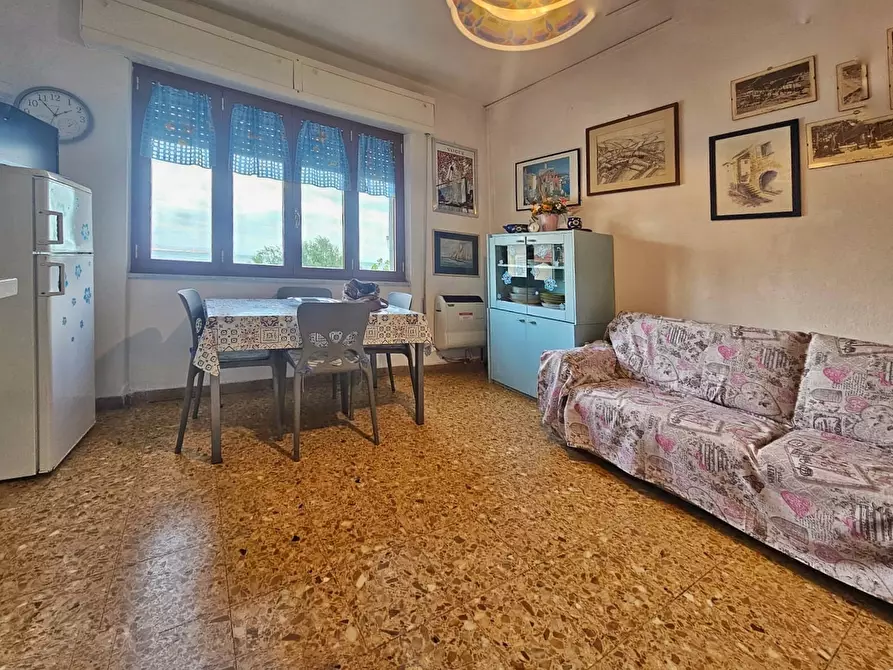 Immagine 9 di Bilocale in vendita  in Via P. Ratti 32 a Ameglia