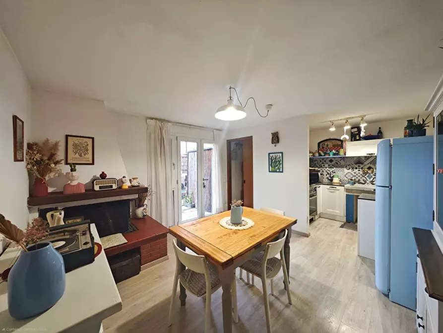 Immagine 2 di Pentalocale in vendita  in Via Salicello 153 a Castelnuovo Magra