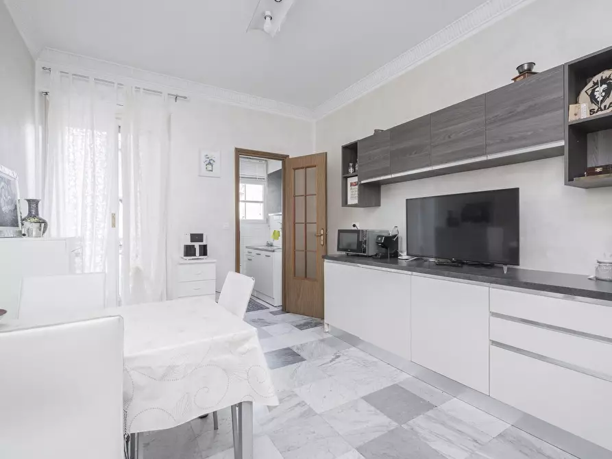 Immagine 7 di Trilocale in vendita  in Via Aosta 60 a Torino