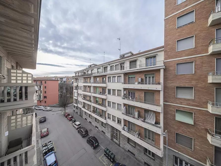 Immagine 27 di Trilocale in vendita  in Via Aosta 60 a Torino
