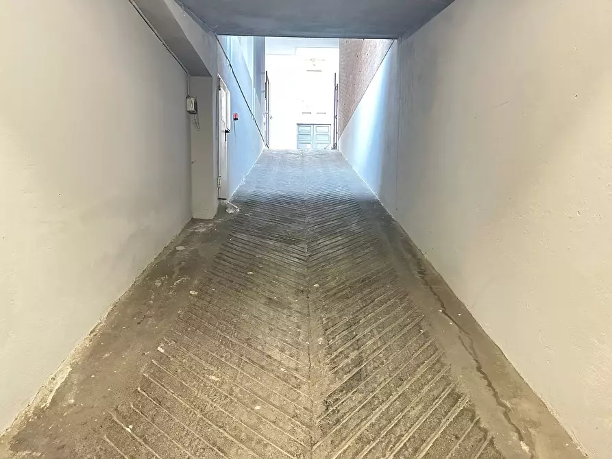 Immagine 7 di Garage in vendita  in Via Pesaro 45 a Torino