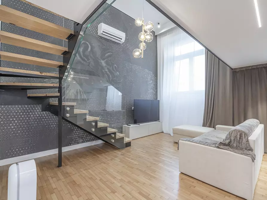 Immagine 2 di Loft/Open space in vendita  in Corso Regina Margherita 181 a Torino