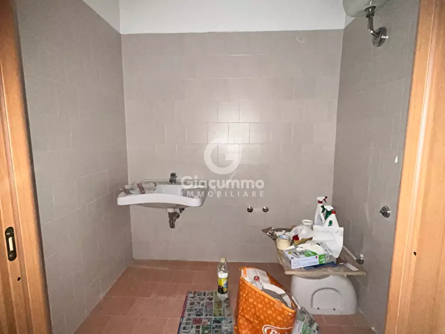 Immagine 11 di Locale commerciale in vendita  in Via Carlo Armellini 6 a Potenza