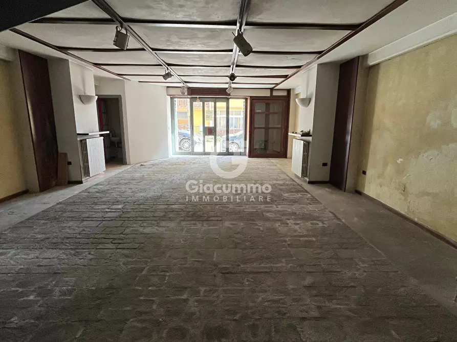 Immagine 10 di Locale commerciale in vendita  in Via Nicola Vaccaro 124 a Potenza