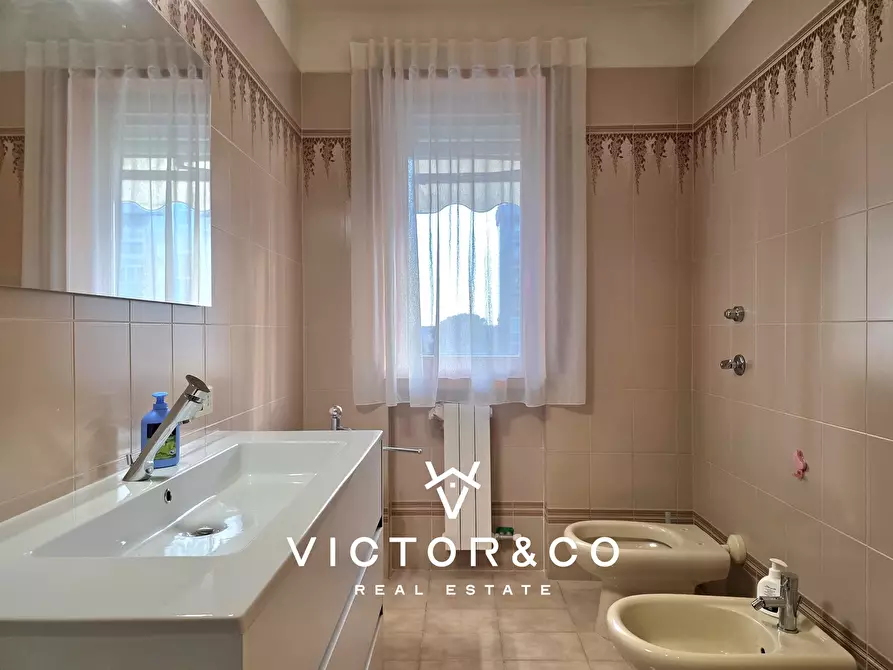 Immagine 21 di Trilocale in vendita  in Viale Giulio Cesare 119 a Novara