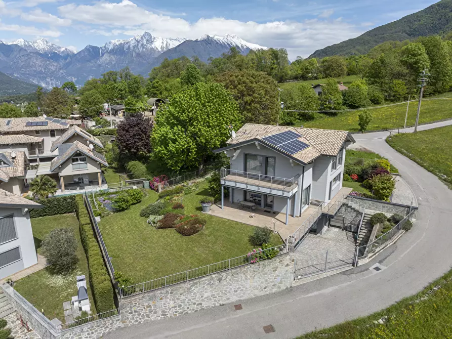 Immagine 9 di Villa in vendita  in Via Colombèe 11 a Colico