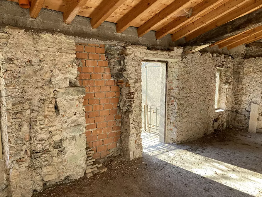 Immagine 28 di Rustico / casale in vendita  in Via Montini a Preseglie