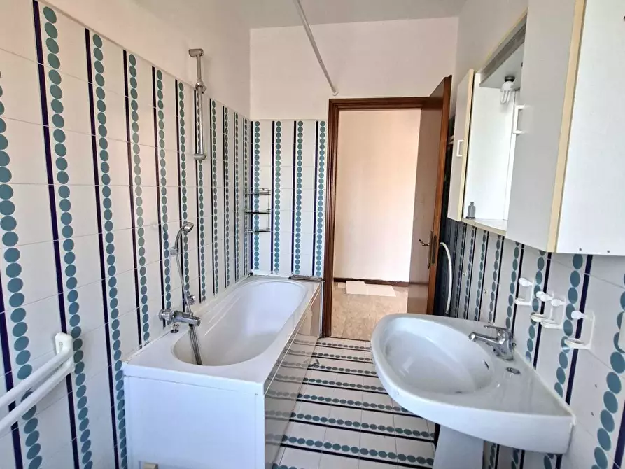 Immagine 41 di Trilocale in vendita  a Medesano