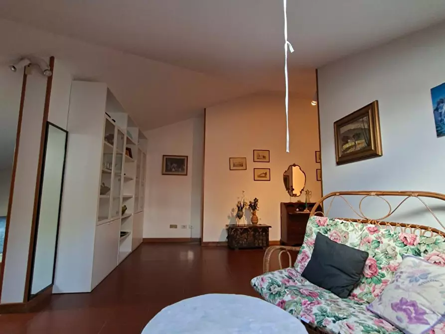 Immagine 41 di Quadrilocale in vendita  a Massa