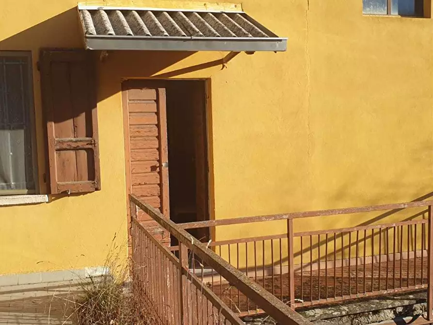 Immagine 3 di Porzione di casa in vendita  a Varsi