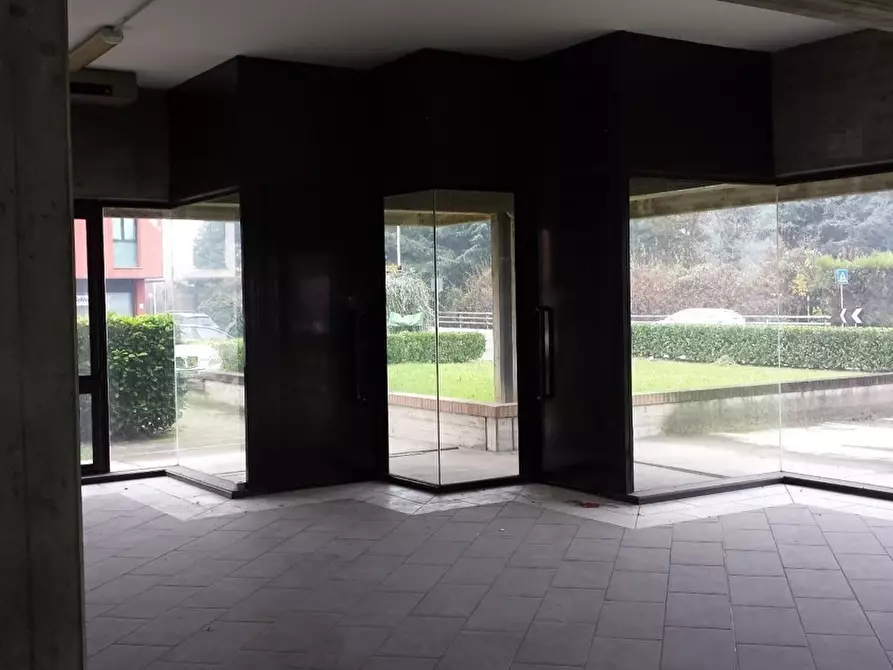 Immagine 30 di Attività artigianale in affitto  a Collecchio