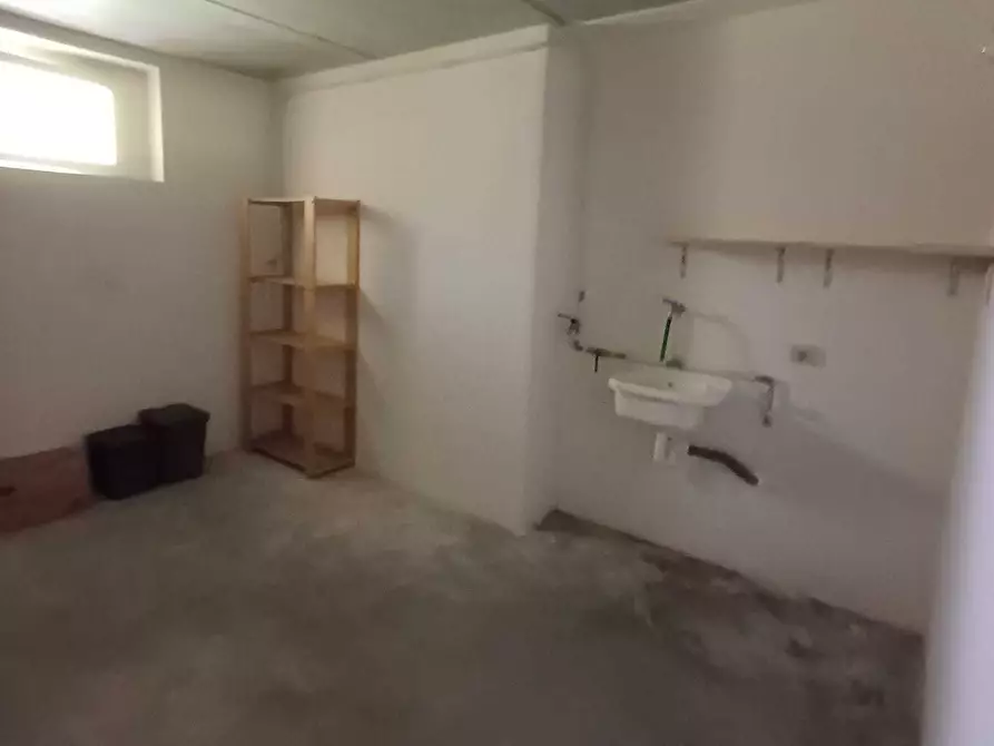 Immagine 28 di Trilocale in vendita  a Varano De' Melegari