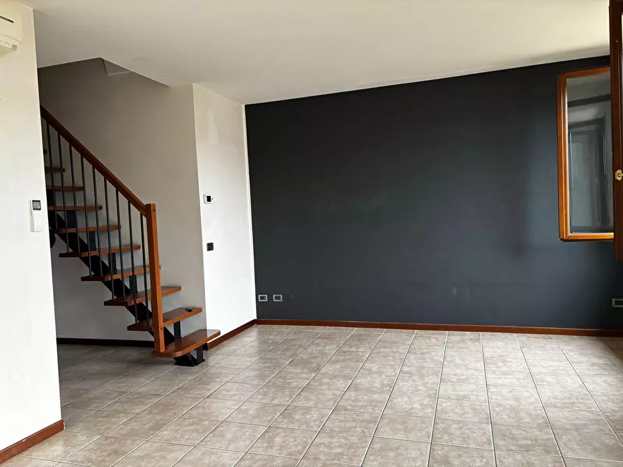 Immagine 9 di Monolocale in vendita  a Medesano